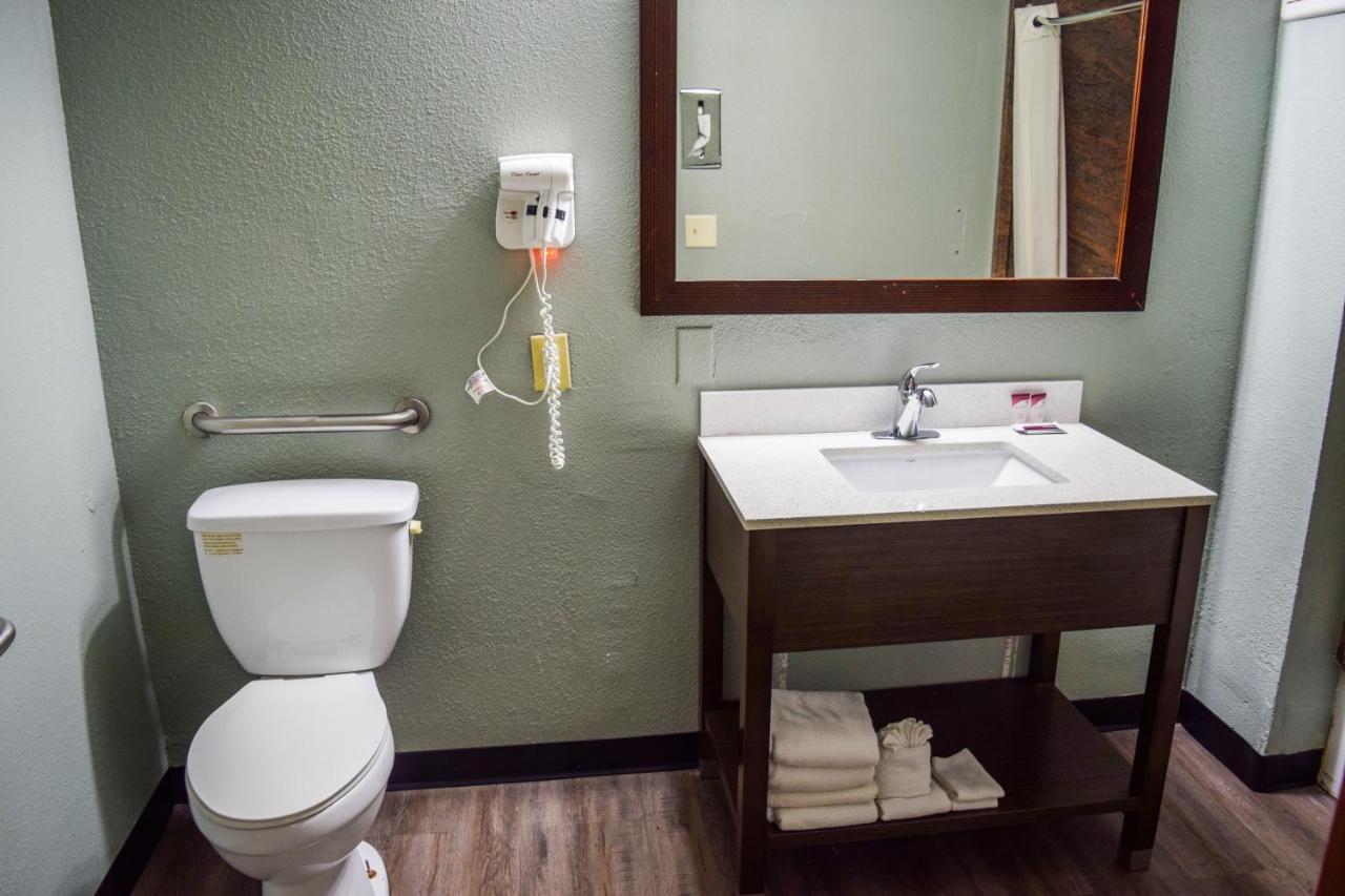 ซูเปอร์ 8 บาย วินด์แฮม ราลีห์ ดาวน์ทาวน์ เซาท์ Motel ราลลี ภายนอก รูปภาพ