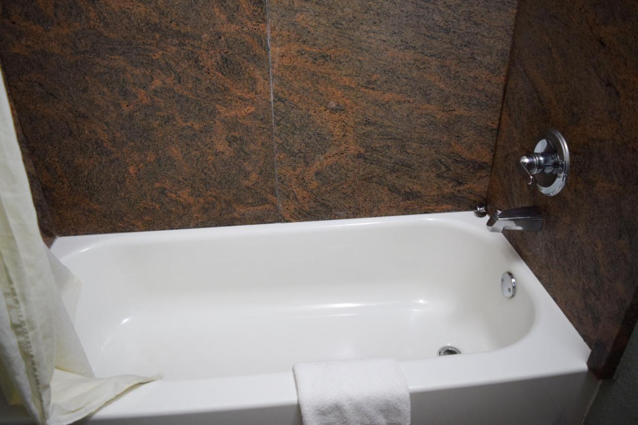 ซูเปอร์ 8 บาย วินด์แฮม ราลีห์ ดาวน์ทาวน์ เซาท์ Motel ราลลี ภายนอก รูปภาพ